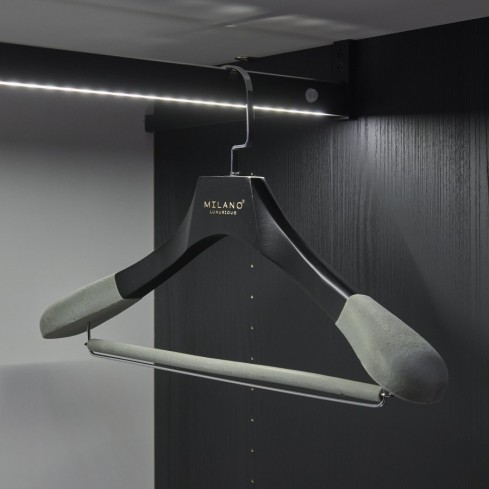 Kledinghanger met broeklat, antique gelakt platte chrome haak 