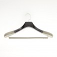 Kledinghanger met broeklat, antique gelakt platte chrome haak 